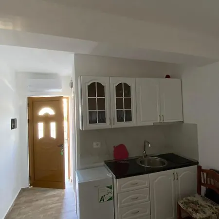 Vila Arlind Guest house *