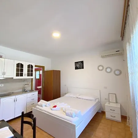 Vila Arlind Vlorë